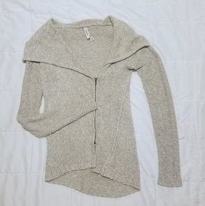 DONATING SOON Aeropostale • Sweater